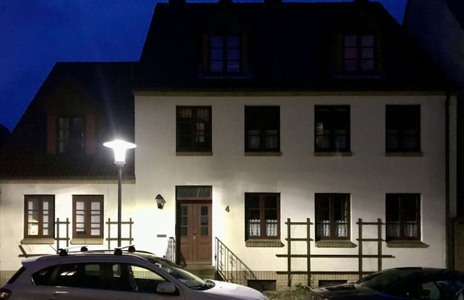 At the Provision House Modern Retreat - Photo 1