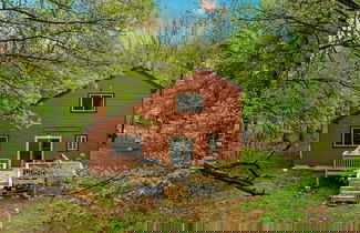Foto 1 - The Tranquil Trails by Avantstay Lake Access, Deck, Fireplace