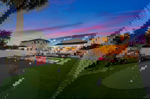 Foto 66 - Luxury Home w Heated Pool, Gym, Playground & More!
