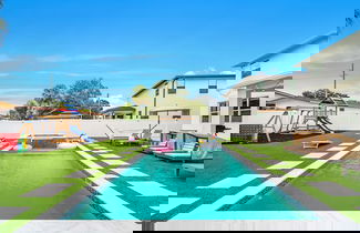 Foto 1 - Luxury Home w Heated Pool, Gym, Playground & More!