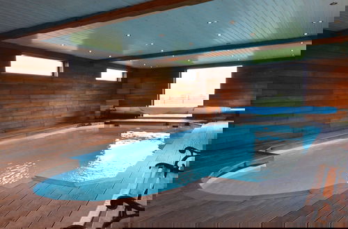Foto 10 - Delightful Villa With Swimming Pool