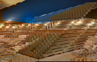 Foto 3 - Pool, Walk to Old Town + Eateries, Nightlife, Shopping Rock N Reelby Avantstay