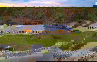 Foto 1 - Bay Estate by Avantstay Waterfront, Private Pond
