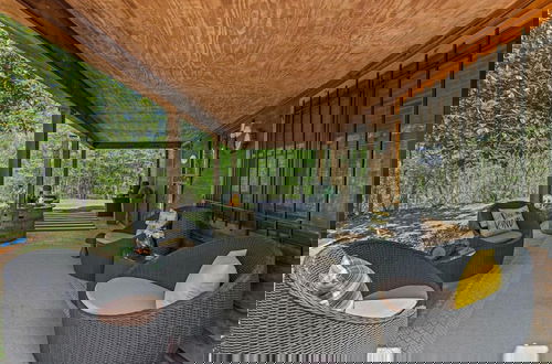 Foto 27 - Stylish Cabin w/ Hot Tub, Games & More!