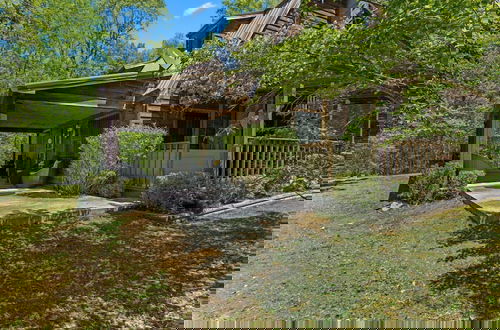 Foto 33 - Stylish Cabin w/ Hot Tub, Games & More!