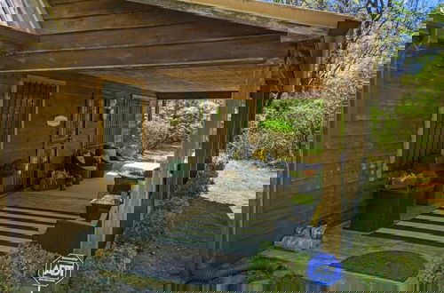 Foto 24 - Stylish Cabin w/ Hot Tub, Games & More!