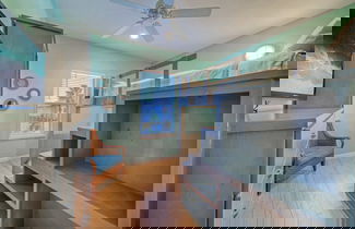 Foto 3 - Captain Twig by Avantstay Getaway 3 Blocks From Beach