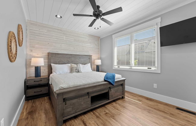 Blue Heron by Avantstay Lakefront, Dock, Pool, Theater Sleeps 22 - Photo 33