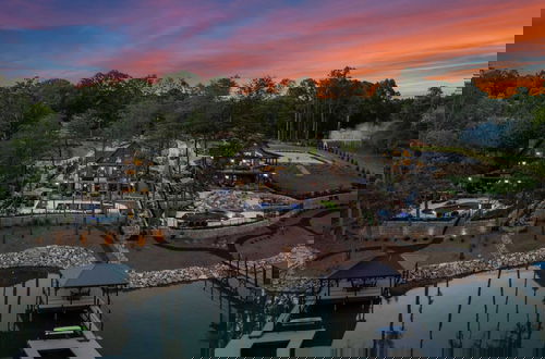 Foto 76 - The Lodges Avantstay Lakefront, Sleeps 66 Pools, Docks, Theaters, Views