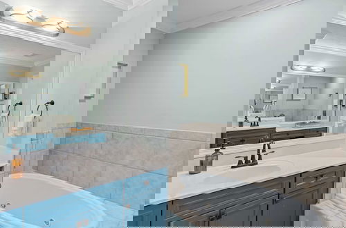 Foto 7 - Tidal Charm by Avantstay Walk to Beach, Community Pool, Balcony, Ocean Views
