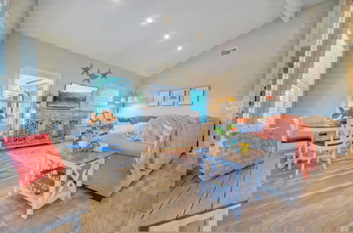 Foto 7 - Sapphire Breeze by Avantstay Pool, Walk to Beach