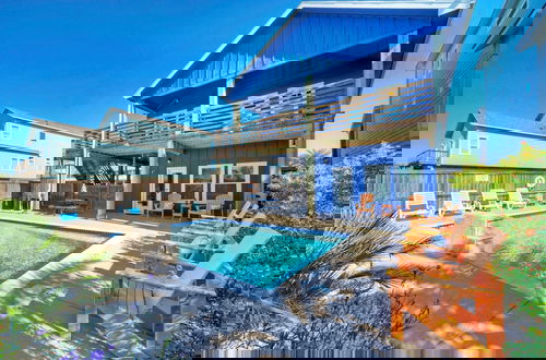 Foto 1 - Sapphire Breeze by Avantstay Pool, Walk to Beach