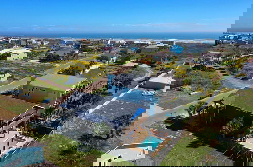 Foto 2 - Sapphire Breeze by Avantstay Pool, Walk to Beach