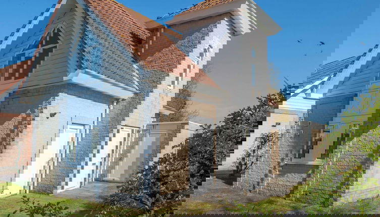 Foto 1 - Restyled Villa With Dishwasher, Near the Beach