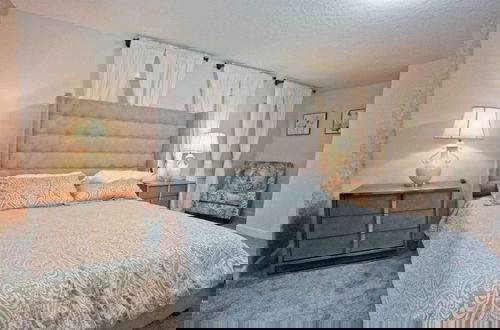 Foto 11 - Storey Lake 7 Bedroom With Extra Large Bedrooms! 7 Home by RedAwning