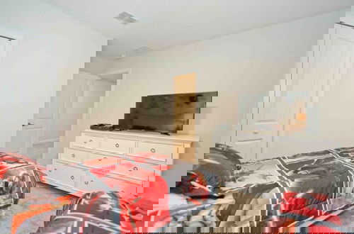 Foto 16 - Storey Lake 7 Bedroom With Extra Large Bedrooms! 7 Home by RedAwning