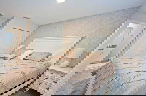Foto 14 - Storey Lake 7 Bedroom With Extra Large Bedrooms! 7 Home by RedAwning