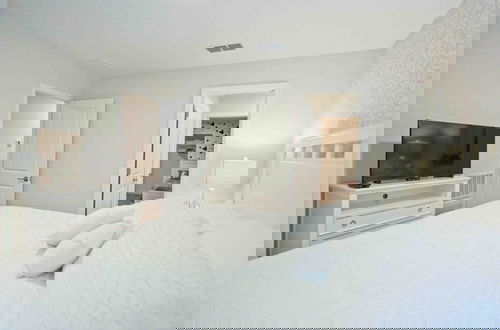 Foto 9 - Storey Lake 7 Bedroom With Extra Large Bedrooms! 7 Home by RedAwning