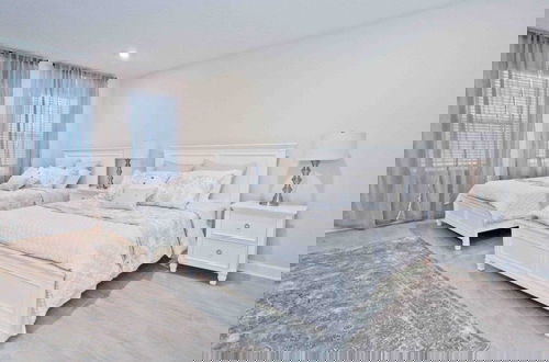 Foto 3 - Storey Lake 7 Bedroom With Extra Large Bedrooms! 7 Home by RedAwning