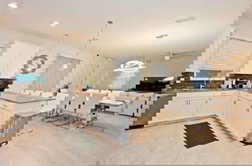Foto 22 - Storey Lake 7 Bedroom With Extra Large Bedrooms! 7 Home by RedAwning