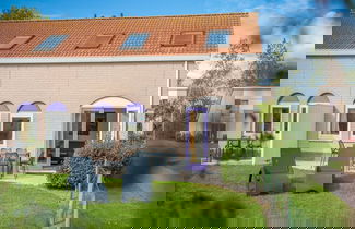 Foto 1 - Restyled Bungalow With 2 Bathrooms, Near the Beach
