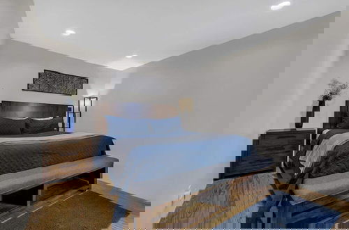 Photo 2 - Guest Quarters - 2 Blocks to Main Street!