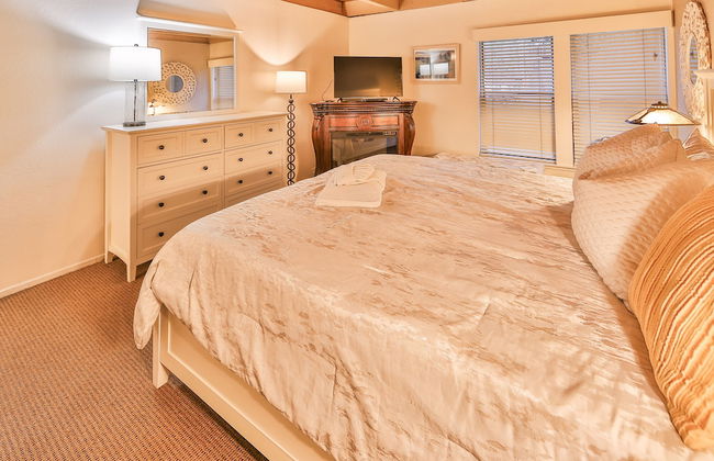 Lakefront Townhouse-minutes to ski in Heavenly - Photo 2