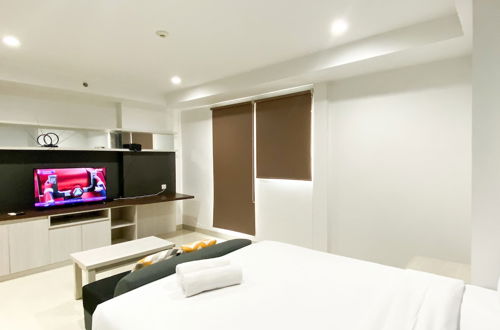 Photo 1 - Modern Look Studio At Azalea Suites Apartment