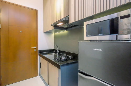 Photo 9 - Minimalist And Comfy Studio Ciputra World 2 Apartment