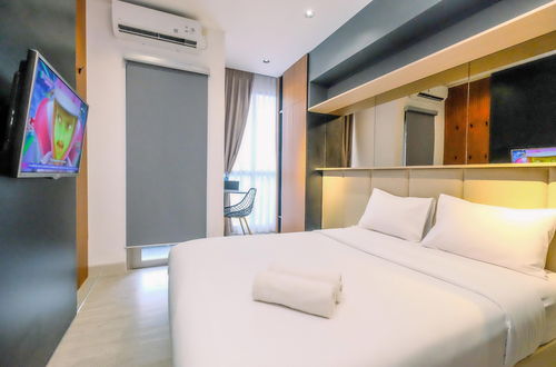 Photo 6 - Minimalist And Comfy Studio Ciputra World 2 Apartment