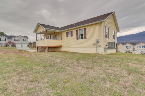 Photo 8 - Charming Shenandoah Retreat w/ Deck & Grill