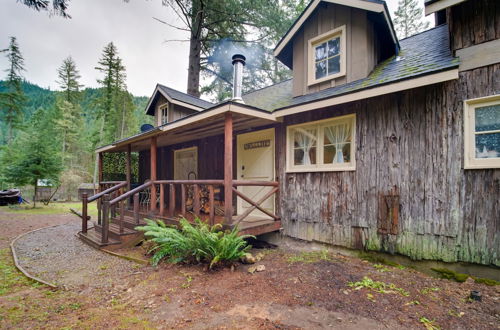 Foto 12 - Cozy, Historic Wolf Creek Cabin Near Hiking