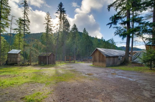 Foto 14 - Cozy, Historic Wolf Creek Cabin Near Hiking