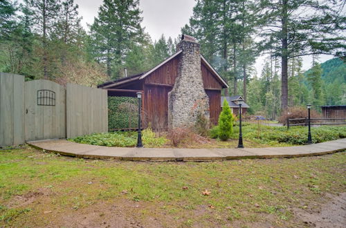 Foto 25 - Cozy, Historic Wolf Creek Cabin Near Hiking