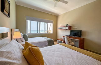 Photo 2 - Fantastic beachfront 2 bedroom apartment