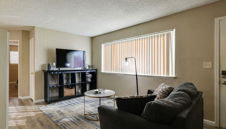 Photo 1 - Fresno Apt Near Attractions, Shopping & Dining