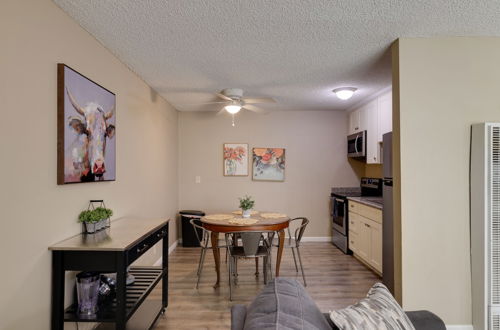 Photo 3 - Fresno Apt Near Attractions, Shopping & Dining