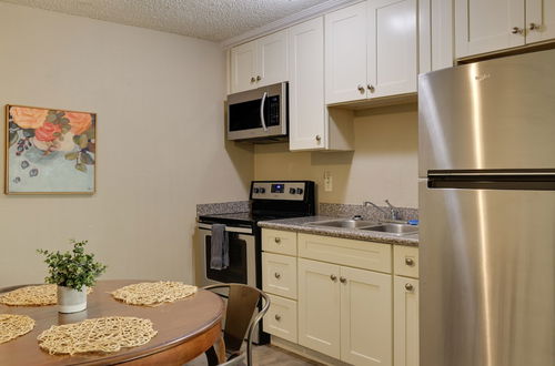 Photo 20 - Fresno Apt Near Attractions, Shopping & Dining