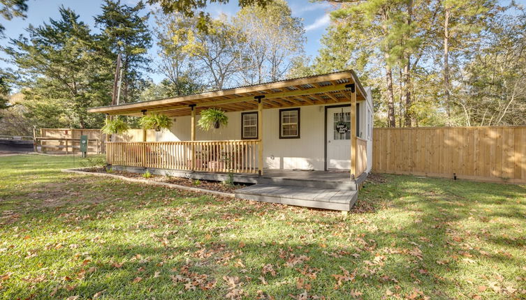 Photo 1 - Cozy Montgomery Cottage w/ Porch, Near Lake Conroe