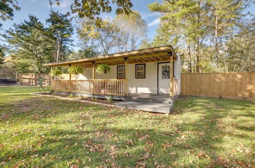 Foto 1 - Cozy Montgomery Cottage w/ Porch, Near Lake Conroe