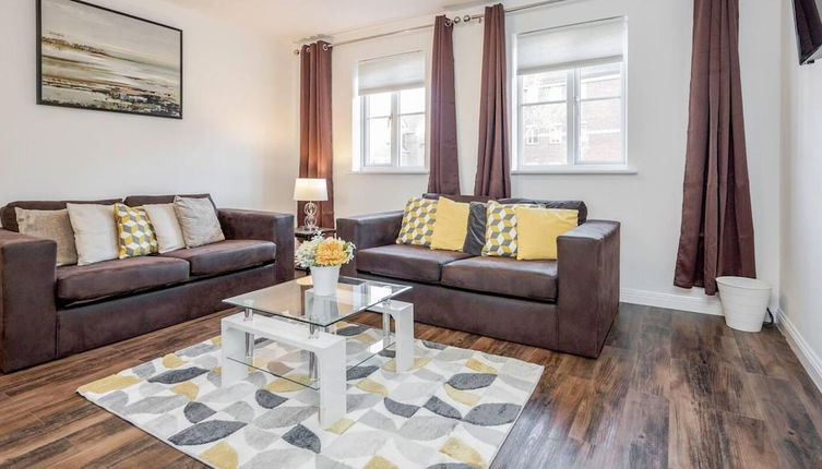 Photo 1 - Captivating 2-bed Apartment in Grays