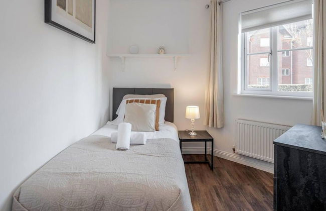 Captivating 2-bed Apartment in Grays - Foto 1