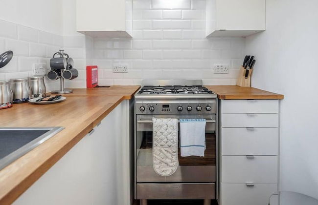 Captivating 2-bed Apartment in Grays - Foto 8