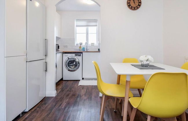 Captivating 2-bed Apartment in Grays - Foto 19