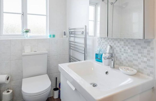Captivating 2-bed Apartment in Grays - Foto 17