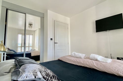 Photo 3 - Captivating 1-bed Apartment Greater London