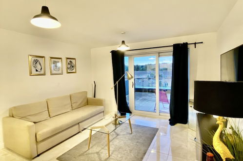 Photo 11 - Captivating 1-bed Apartment Greater London