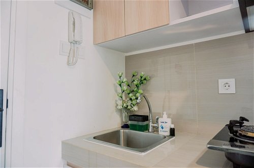 Photo 20 - Modern And Cozy Living Studio Loft At Kingland Avenue Apartment