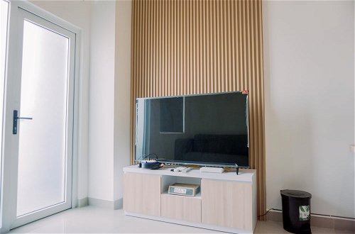 Foto 3 - Modern And Cozy Living Studio Loft At Kingland Avenue Apartment