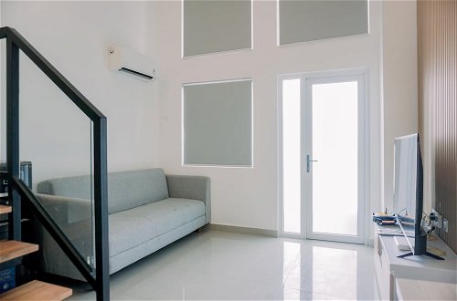 Foto 12 - Modern And Cozy Living Studio Loft At Kingland Avenue Apartment